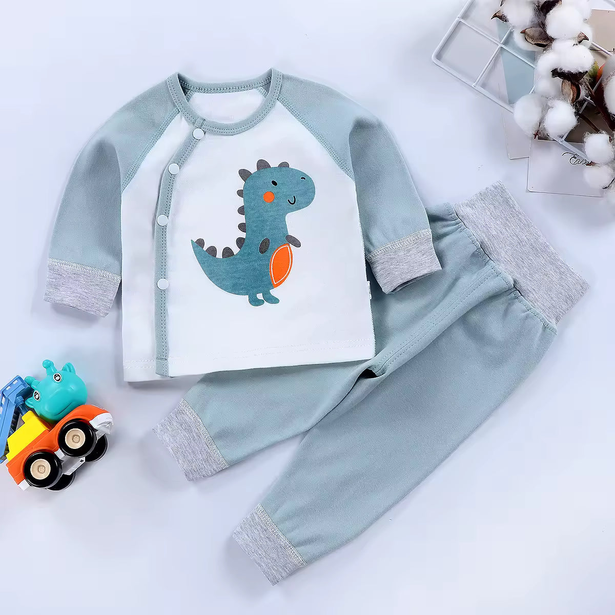 Two-piece pyjamas for toddlers aged 1 to 2 years