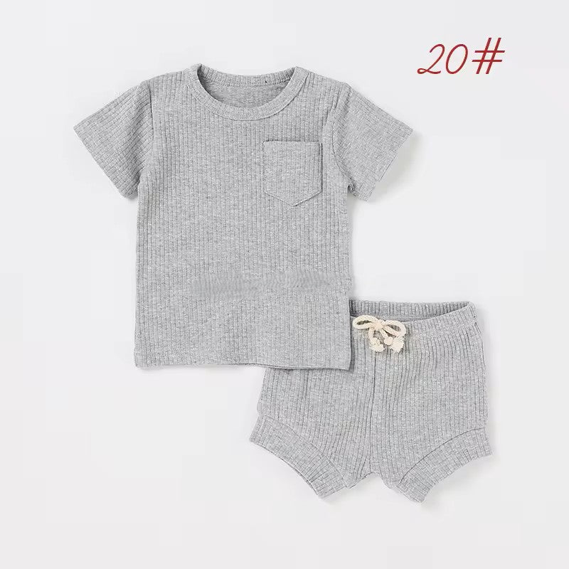 Tops and shorts sets, sizes 2 to 4 years